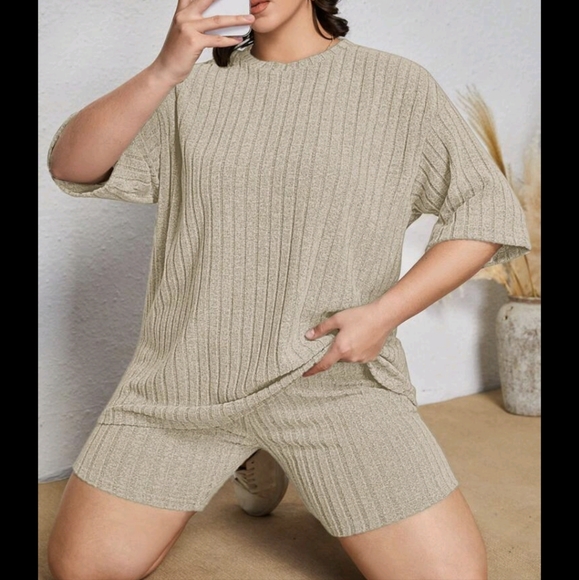 Plus Drop Shoulder Tee & Biker Shorts Set - Picture 4 of 8